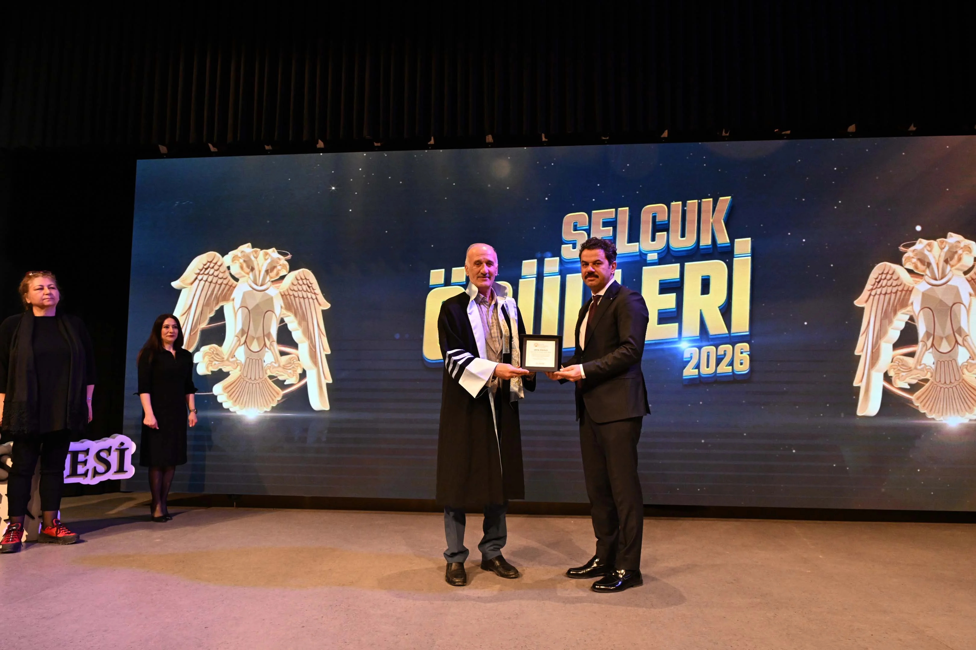 Selçuk Üniversitesi Ödülleri Töreni’nde Akademik ve İdari Başarılar Taçlandırıldı